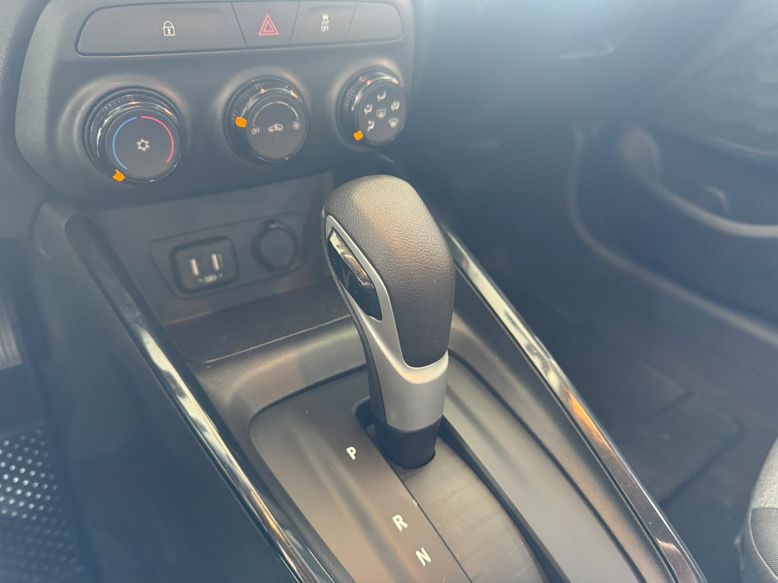 ONIX 1.0 TURBO 2022 UNICO DONO à venda na GBC Car - foto 12 de 24