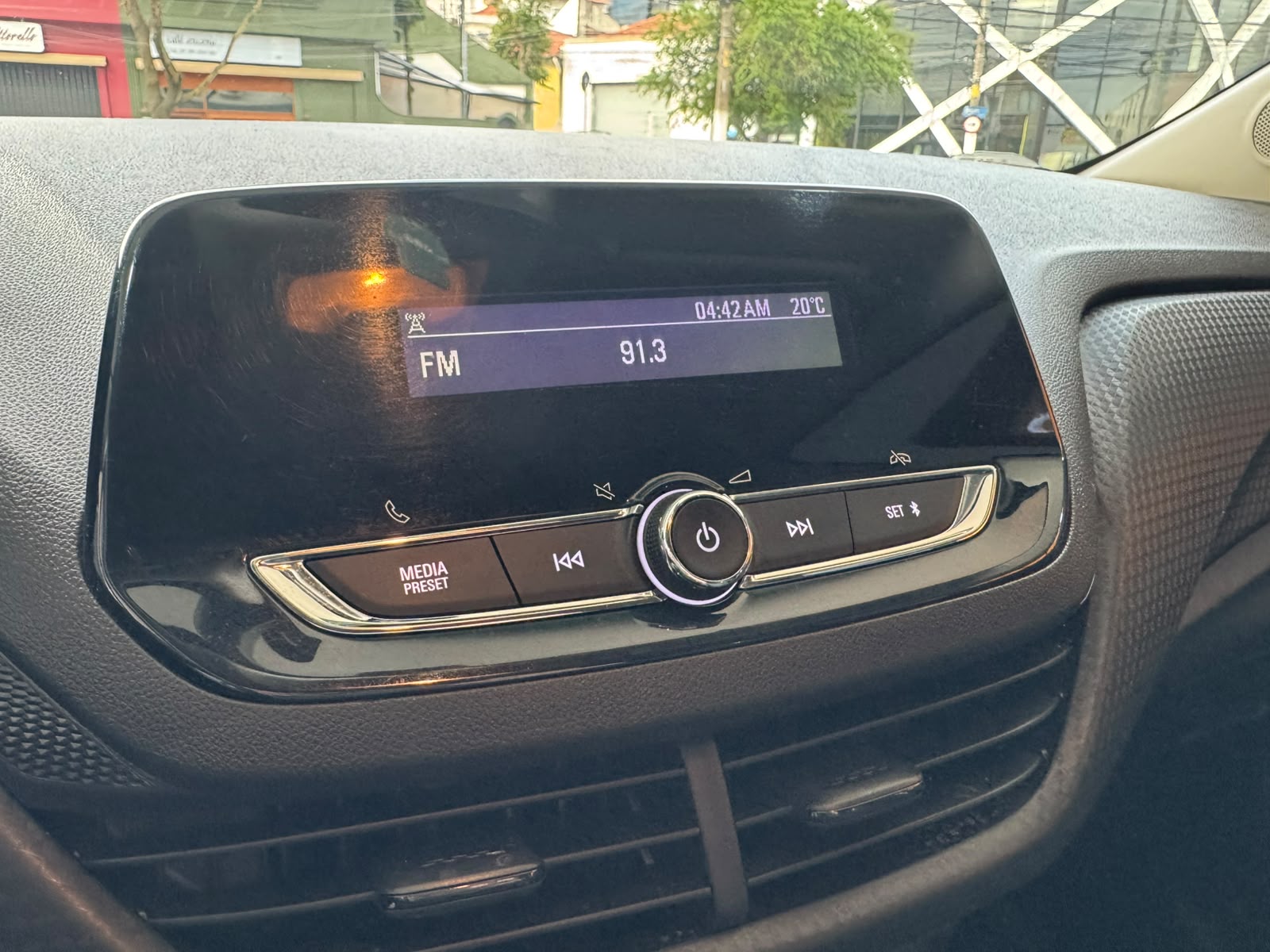ONIX 1.0 TURBO 2022 UNICO DONO à venda na GBC Car - foto 17 de 24