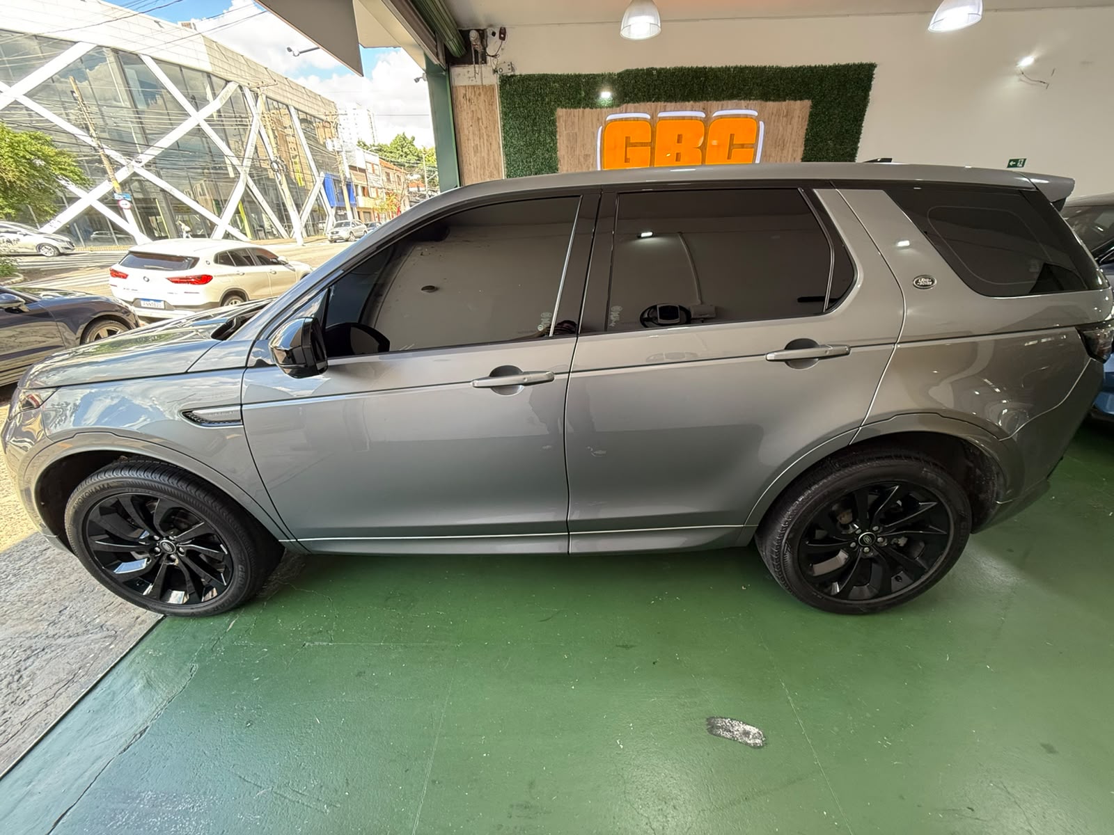 DISCOVERY SPORT 2.0 D200 TURBO DIESEL MHEV R-DYNAMIC SE AUTOMÁTICO à venda na GBC Car - foto 14 de 17